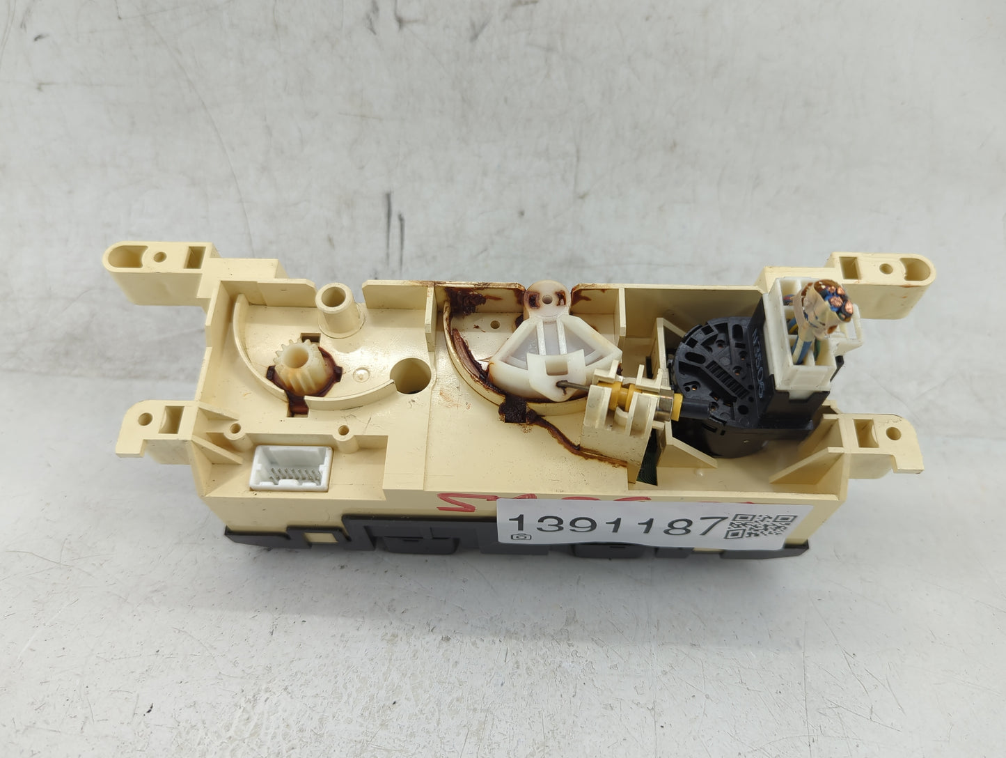 2002-2004 Nissan Altima Climate Control Module Temperature AC/Heater Replacement P/N:27512 8J010 Fits Fits 2002 2003 2004 OE