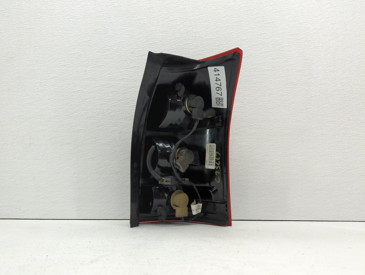 2002-2003 Saturn Vue Tail Light Assembly Driver Left OEM P/N:22692372 Fits Fits 2002 2003 OEM Used Auto Parts - Oemusedautop