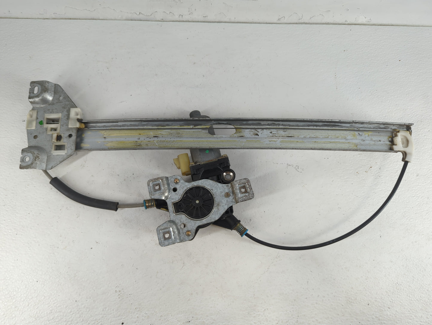 2002-2007 Saturn Vue Window Regulator Right Passenger Rear - Oemusedautoparts1.com