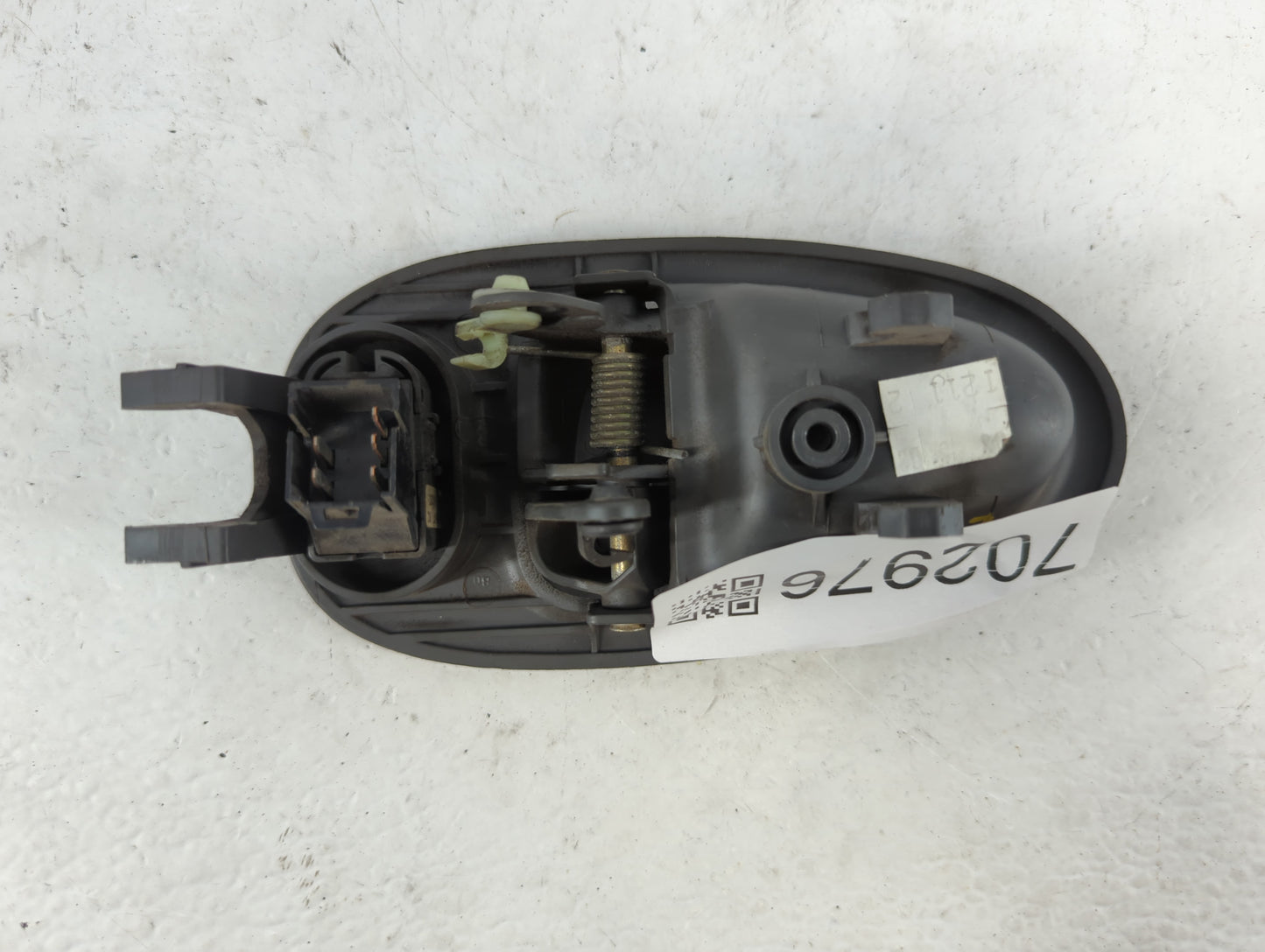 2003 Saturn Vue Drivers Side Inside Front Door Handle Oem 702976 - Oemusedautoparts1.com