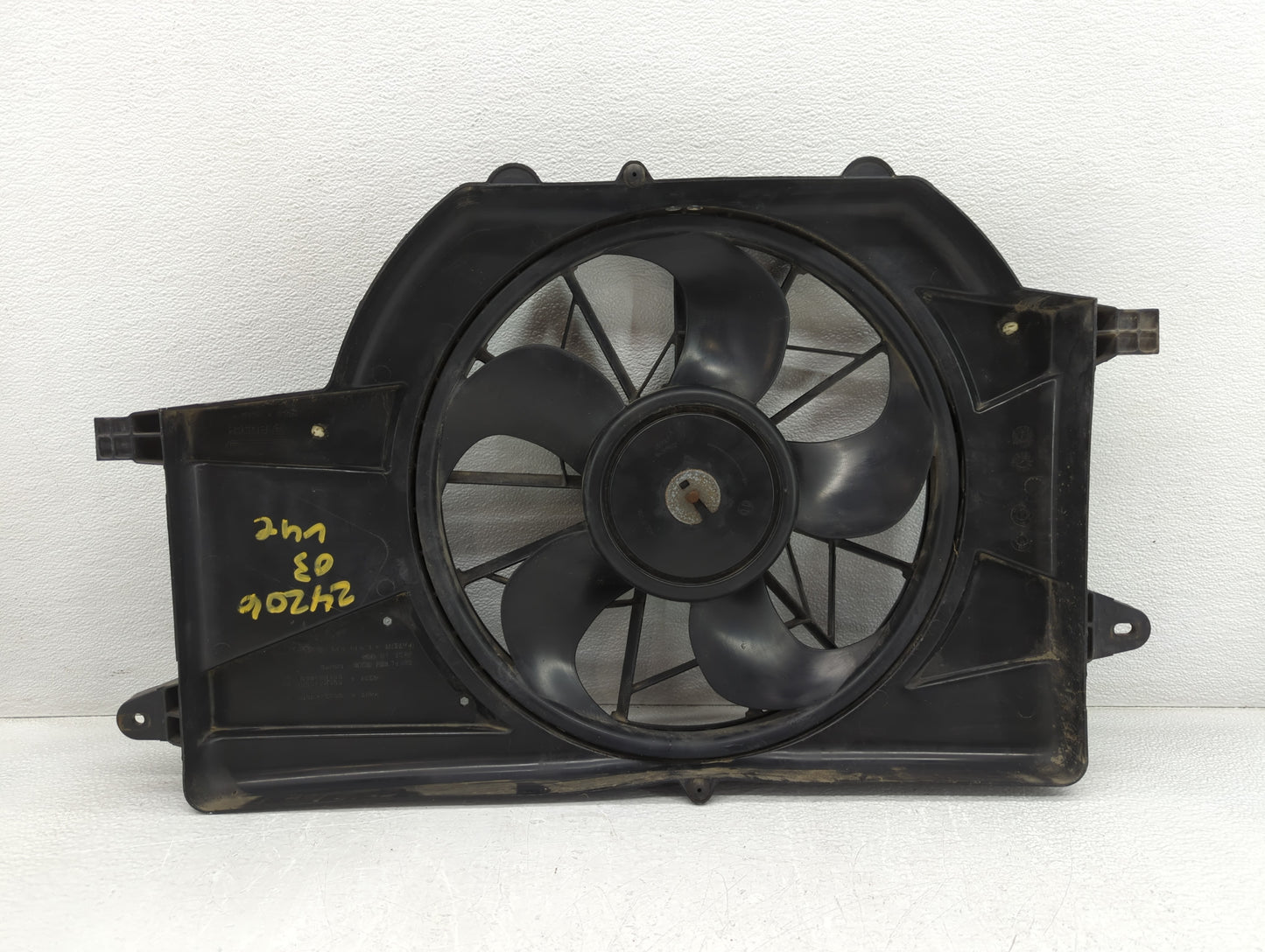 2002-2003 Saturn Vue Left Radiator Fan Motor Assembly - Oemusedautoparts1.com