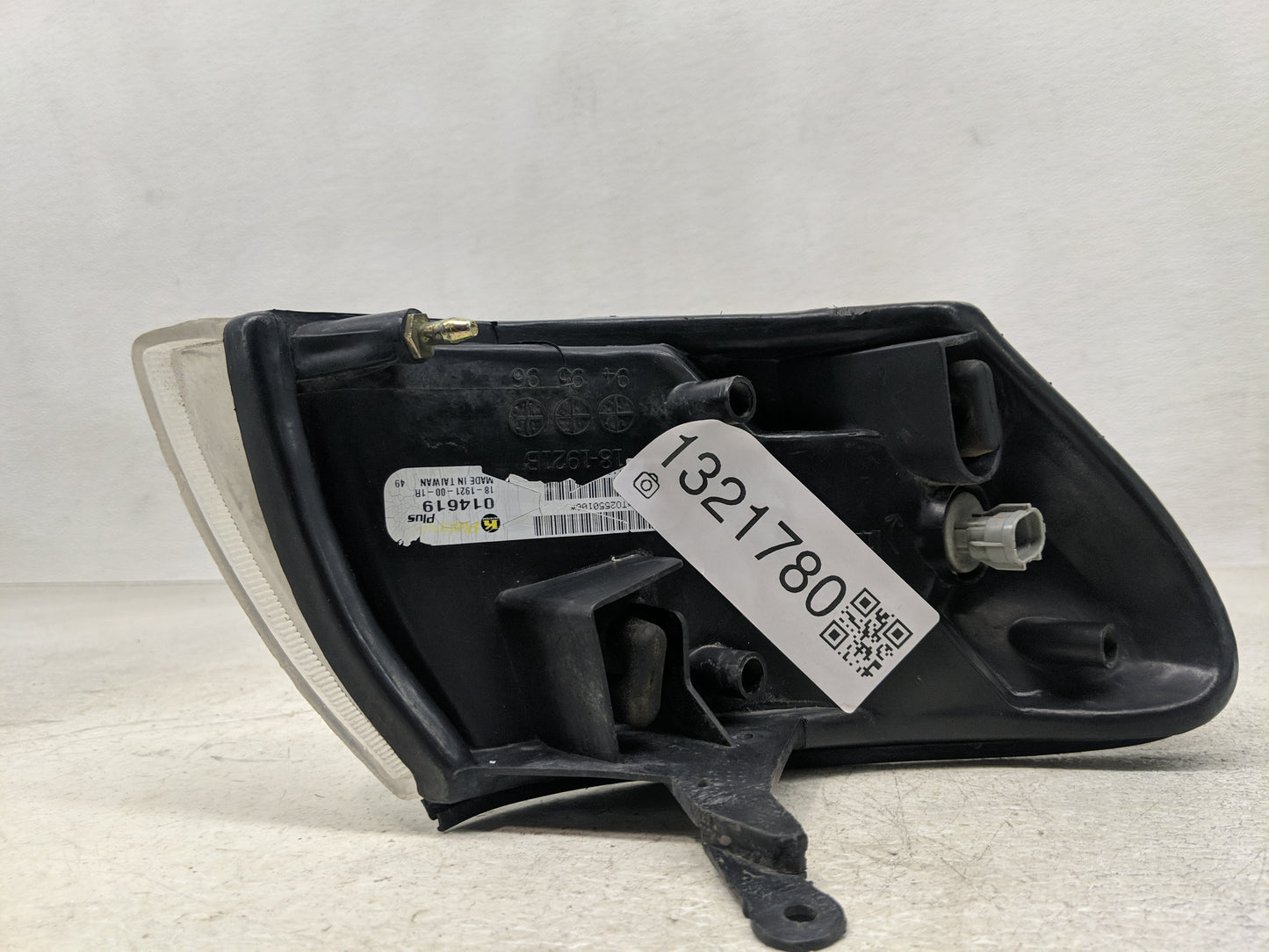 2002-2004 Toyota Camry Driver Left Oem Front Light Lamp - Oemusedautoparts1.com