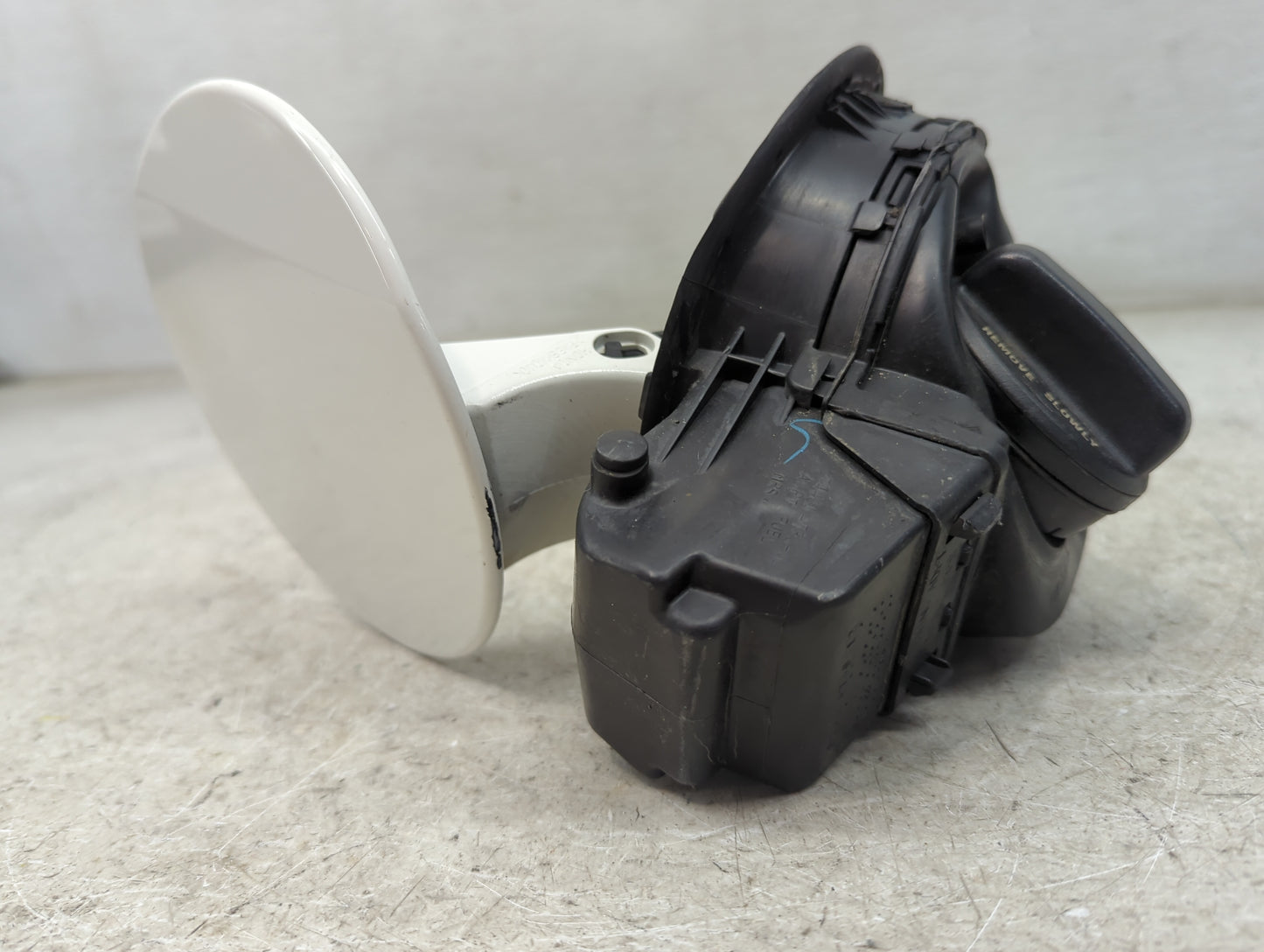 2003 Toyota Solara Fuel Tank Door Lid Gas Tank White - Oemusedautoparts1.com
