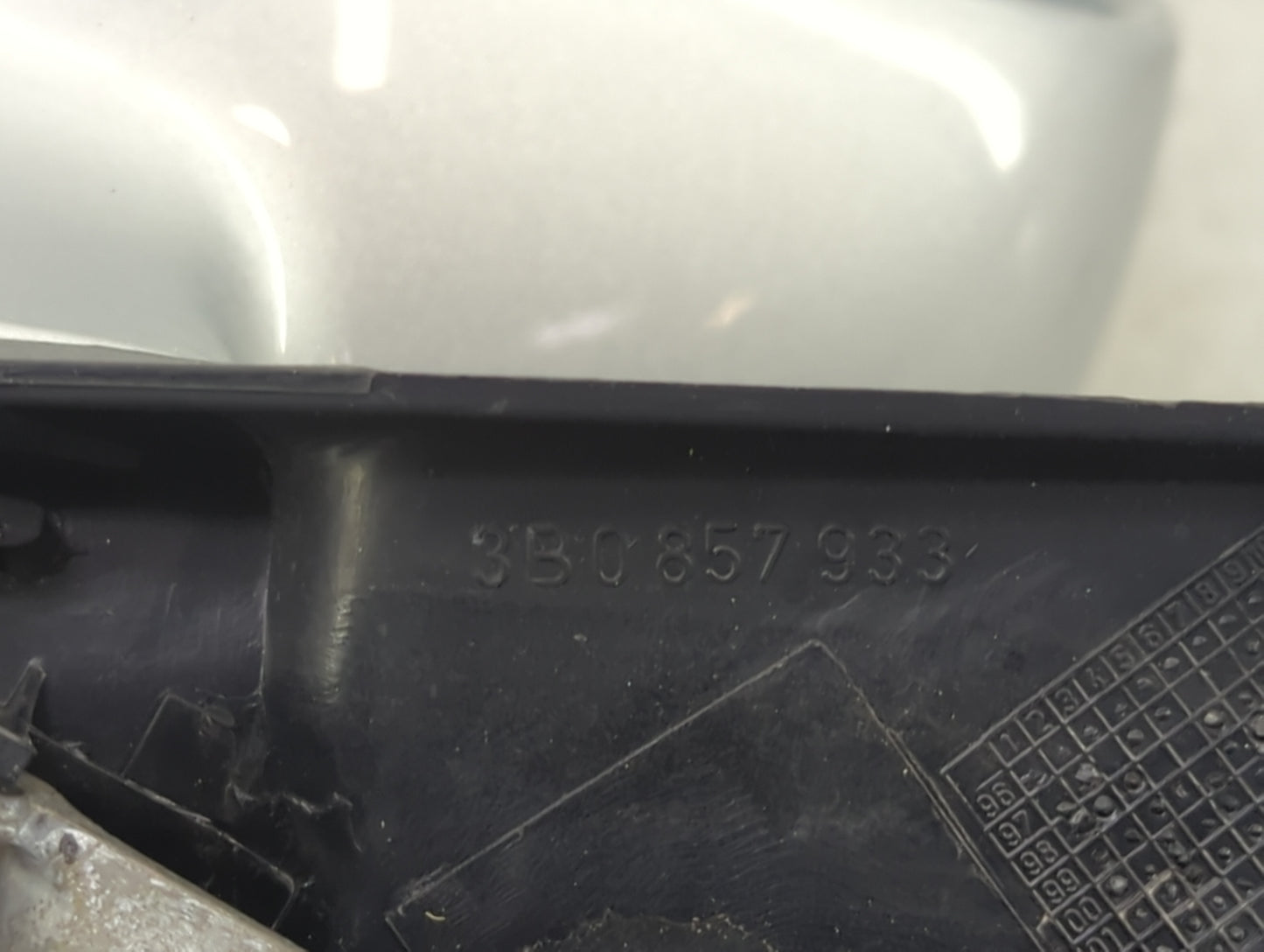 1998-2004 Volkswagen Passat Driver Side View Mirror - Left Door Mirror OEM Used - Oemusedautoparts1.com