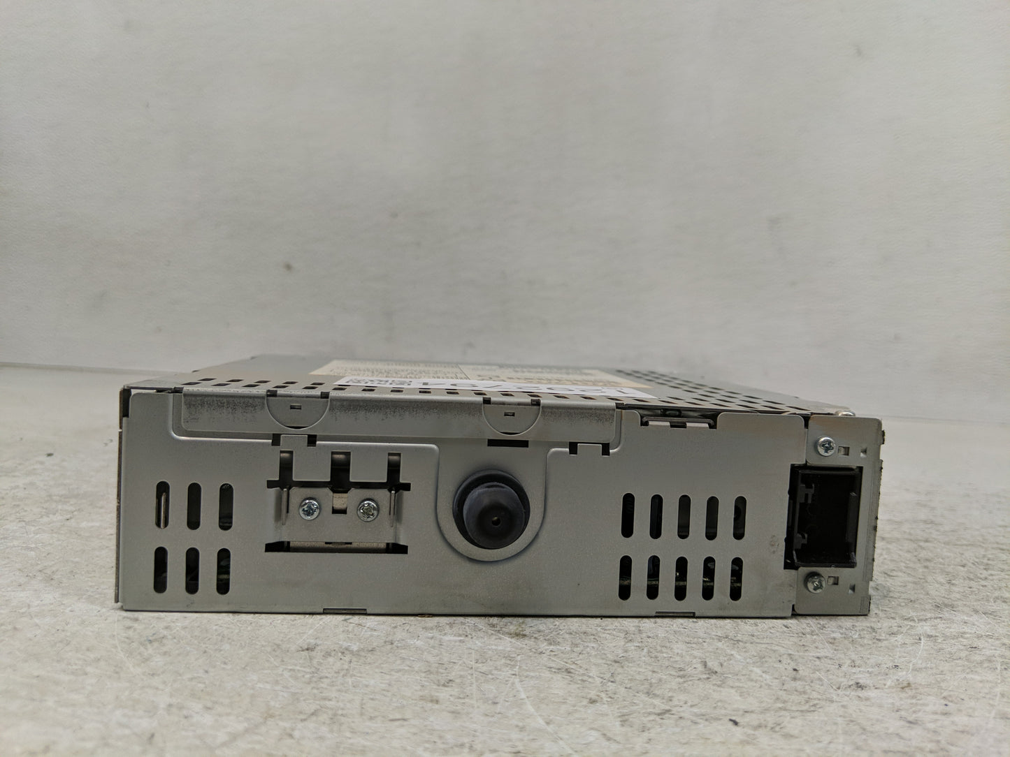 2003 Volvo Xc90 Radio AM FM Cd Player Receiver Replacement P/N:8633114-1 Fits OEM Used Auto Parts - Oemusedautoparts1.com