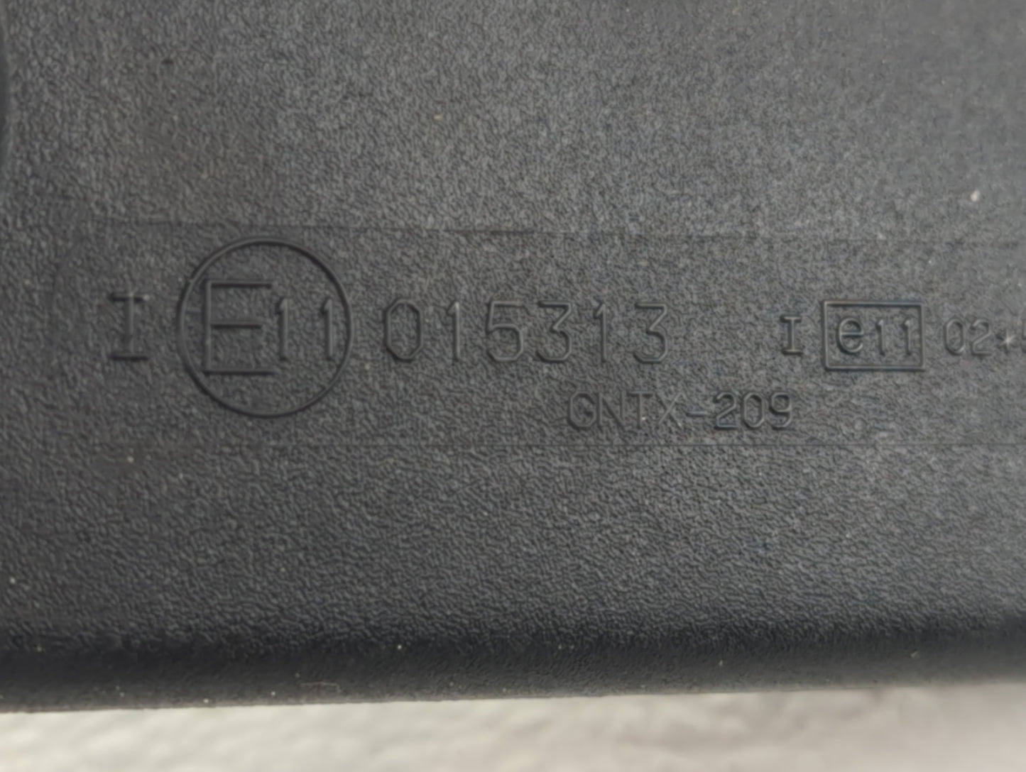 2004-2005 Audi A4 Interior Rear View Mirror Replacement OEM P/N:E11015313 Fits Fits 2004 2005 OEM Used Auto Parts - Oemuseda