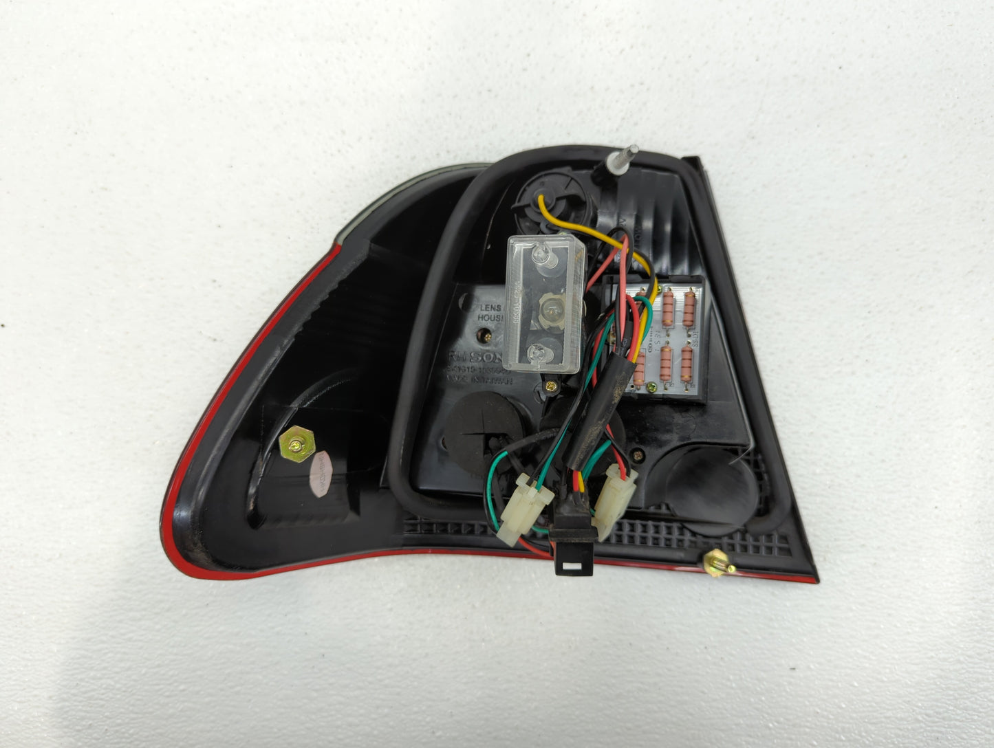 2002-2005 Bmw 325i Tail Light Assembly Passenger Right OEM Fits Fits 2002 2003 2004 2005 OEM Used Auto Parts - Oemusedautopa