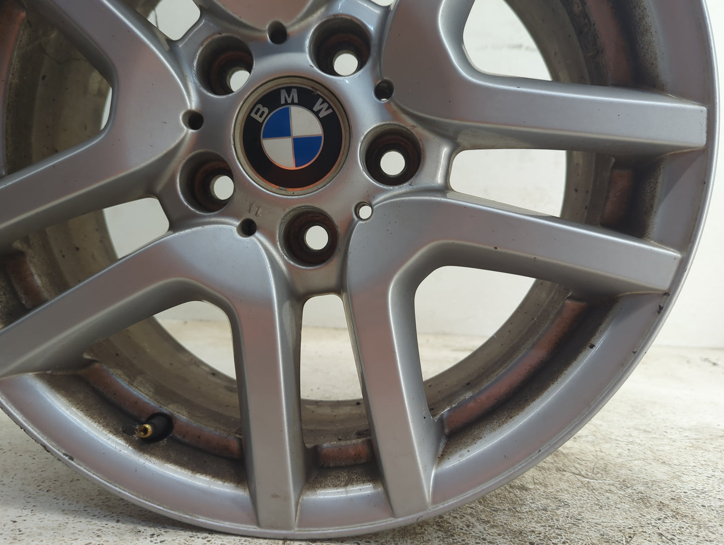 2002-2006 Bmw X5 Oem Wheel Rim 1112431 - Oemusedautoparts1.com