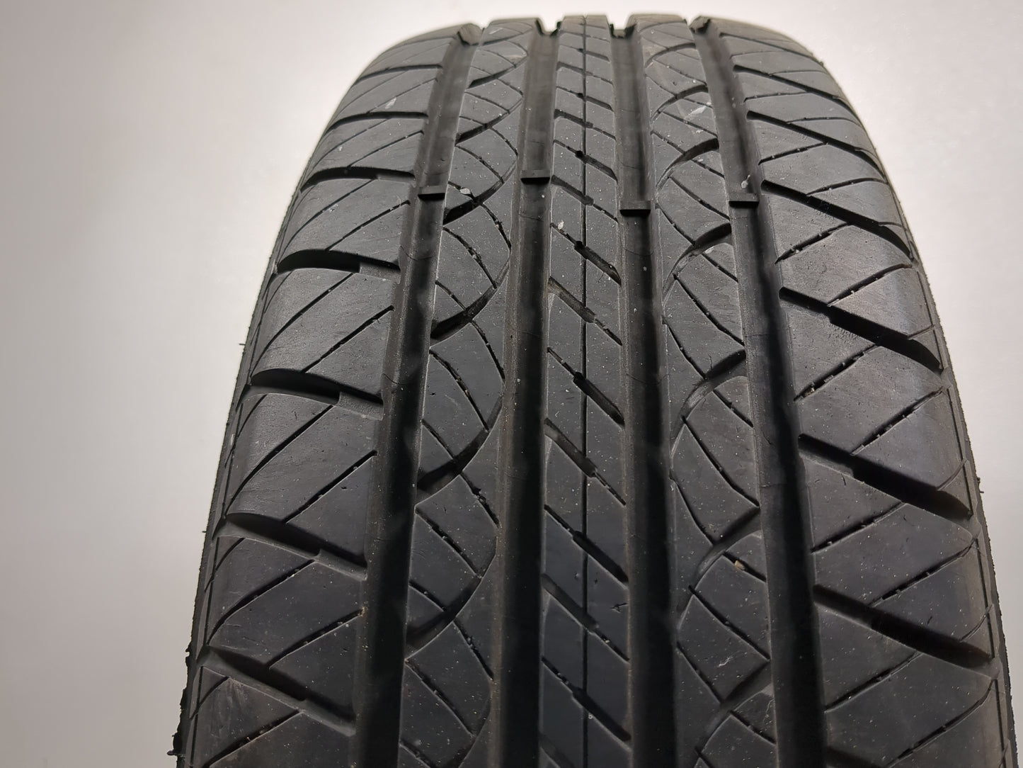 Used Tire 205/70R15 DOUGLAS TOURING A/S 96T - Tread Depth 7/32 - Oemusedautoparts1.com