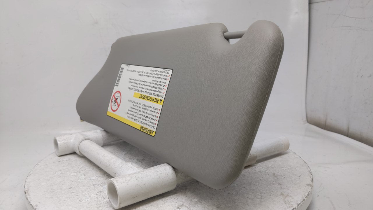 2004 Cadillac Srx Sun Visor Shade Replacement Passenger Right Mirror Fits OEM Used Auto Parts - Oemusedautoparts1.com