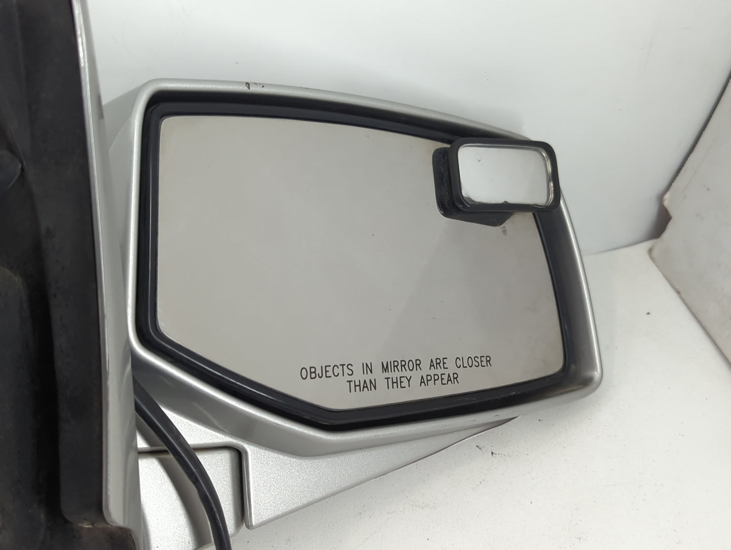 2004-2006 Cadillac Srx Passenger Side View Mirror - Right Door Mirror OEM Used - Oemusedautoparts1.com