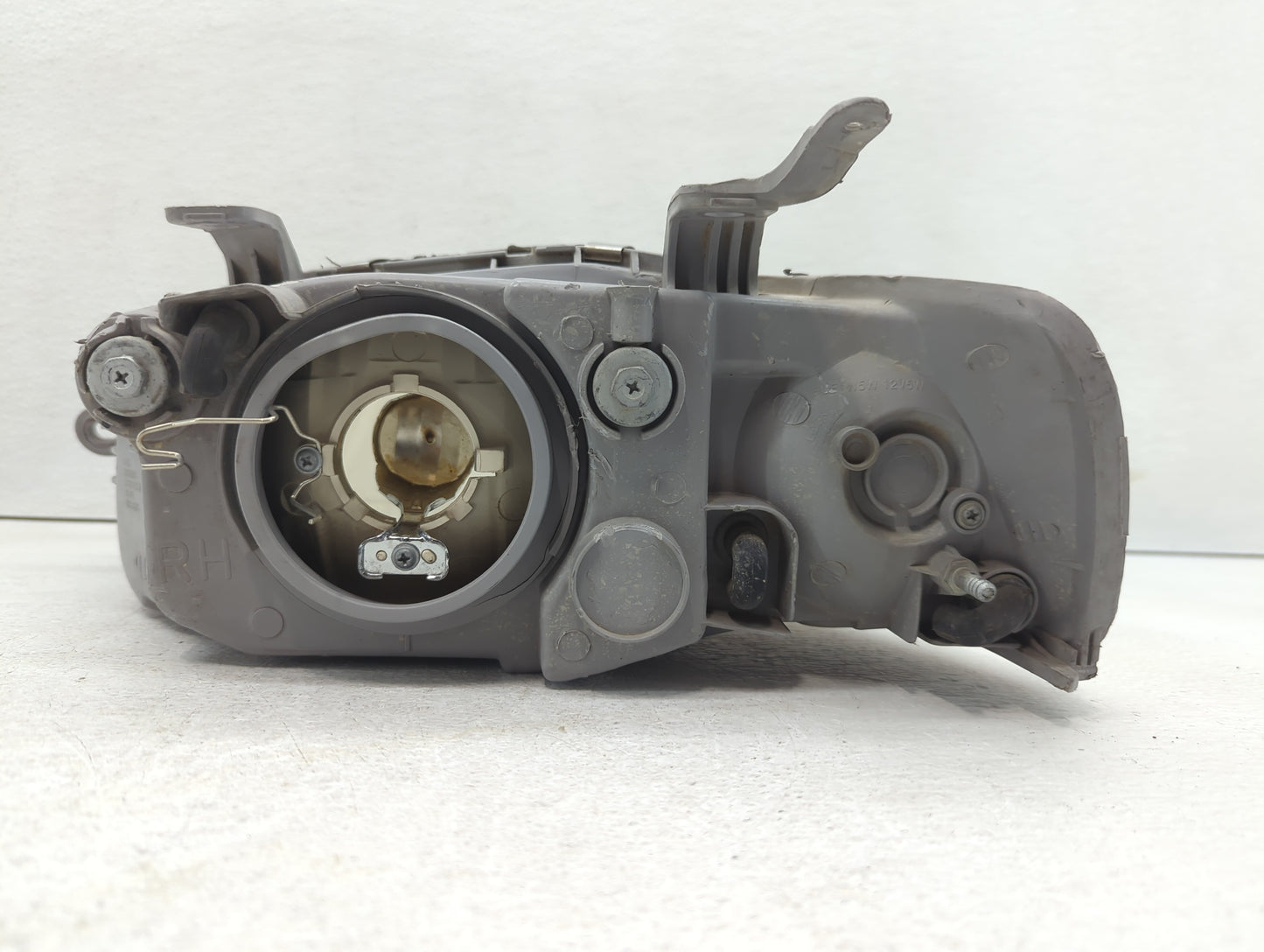 2004-2006 Chevrolet Aveo Passenger Right Oem Head Light Headlight Lamp - Oemusedautoparts1.com