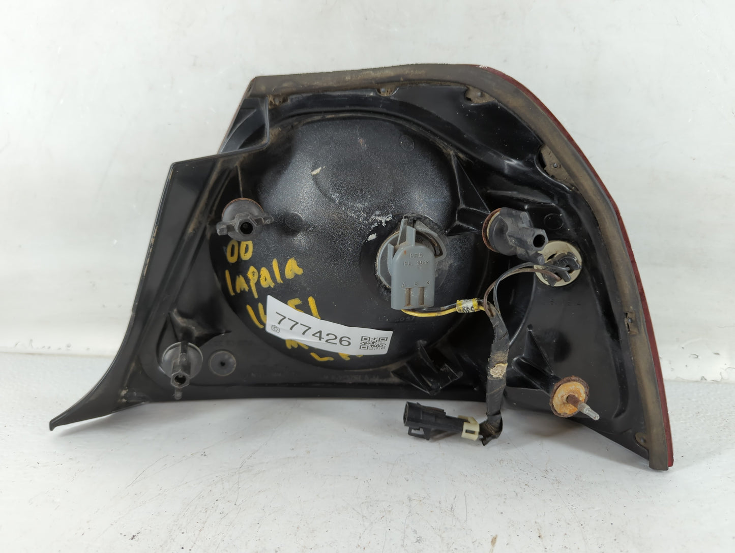 2002-2005 Chevrolet Impala Tail Light Assembly Driver Left OEM P/N:16525261 A 11 Fits Fits 2002 2003 2004 2005 OEM Used Auto