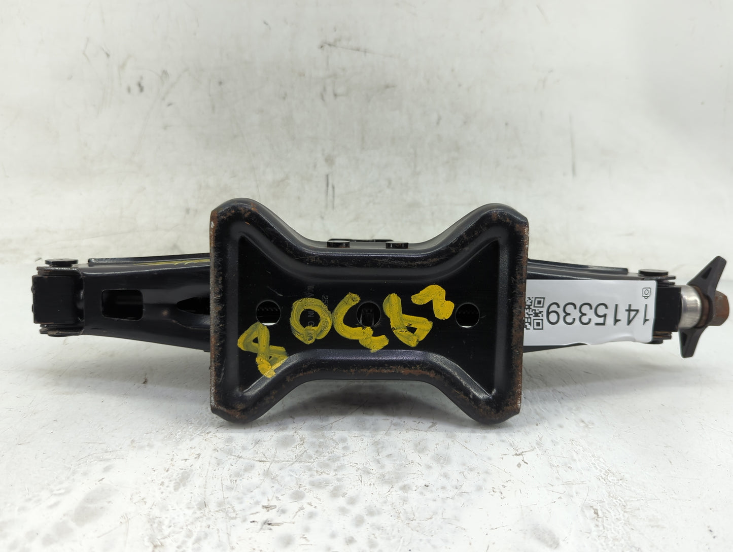 2004 Chevrolet Malibu Spare Scissor Car Jack 1415339 - Oemusedautoparts1.com