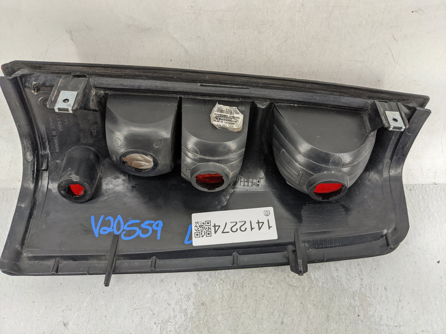 2004-2007 Chevrolet Silverado 1500 Tail Light Assembly Driver Left OEM Fits Fits 2004 2005 2006 2007 OEM Used Auto Parts - O