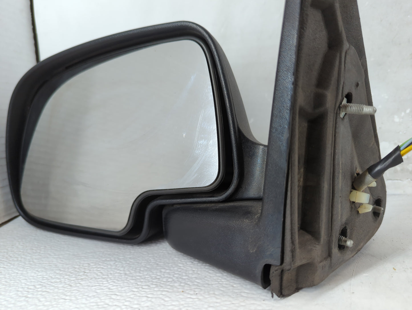 2003-2006 Chevrolet Tahoe Driver Side View Mirror - Left Door Mirror OEM Used - Oemusedautoparts1.com