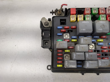 2003-2006 Chevrolet Tahoe Fusebox Fuse Box Panel Relay Module P/N:15201930-02 Fits Fits 2003 2004 2005 2006 OEM Used Auto Parts
