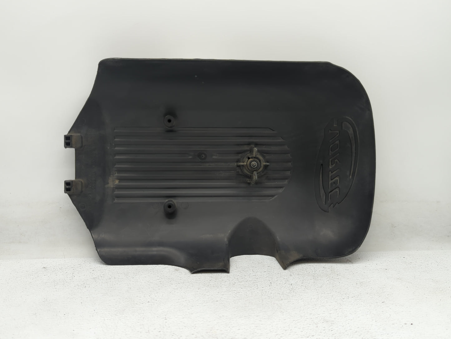 2004 Chevrolet Tahoe Engine Cover - Oemusedautoparts1.com