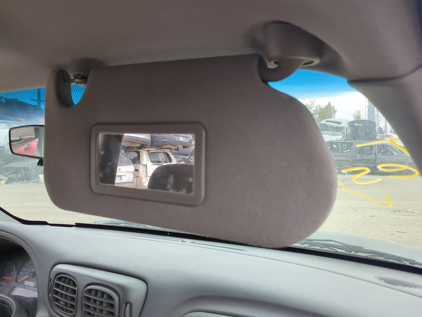 2002-2004 Chevrolet Trailblazer Sun Visor Shade Replacement Passenger Right Mirror Fits Fits 2002 2003 2004 OEM Used Auto Pa