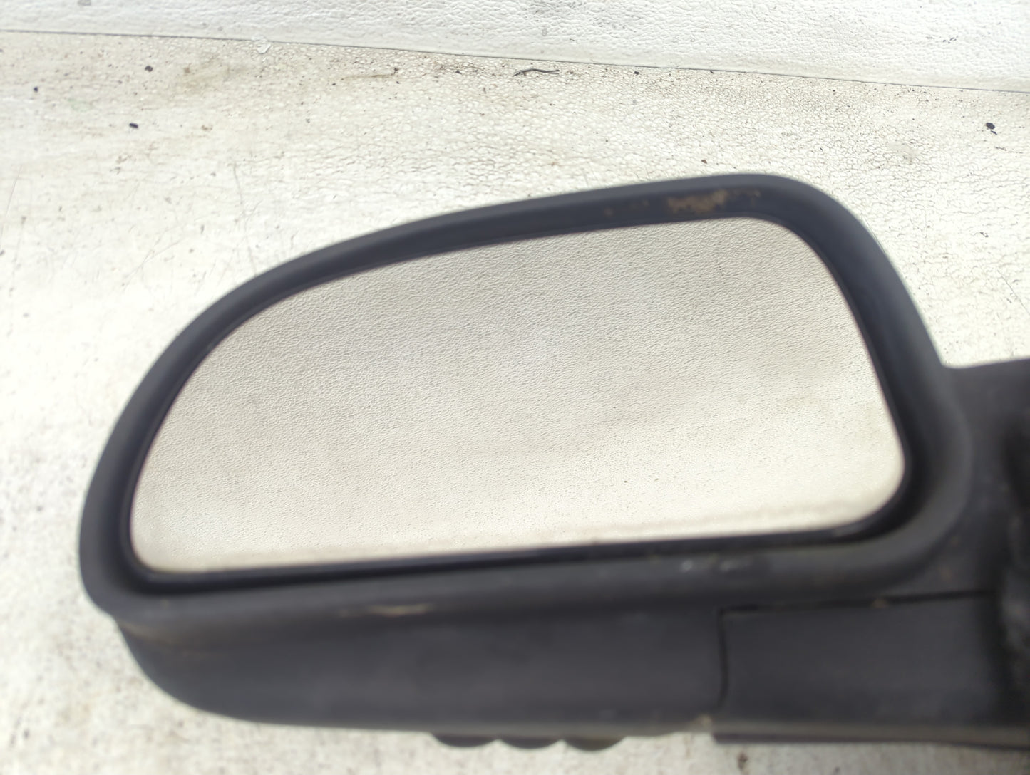 2002-2009 Chevrolet Trailblazer Driver Side View Mirror - Left Door Mirror OEM Used - Oemusedautoparts1.com