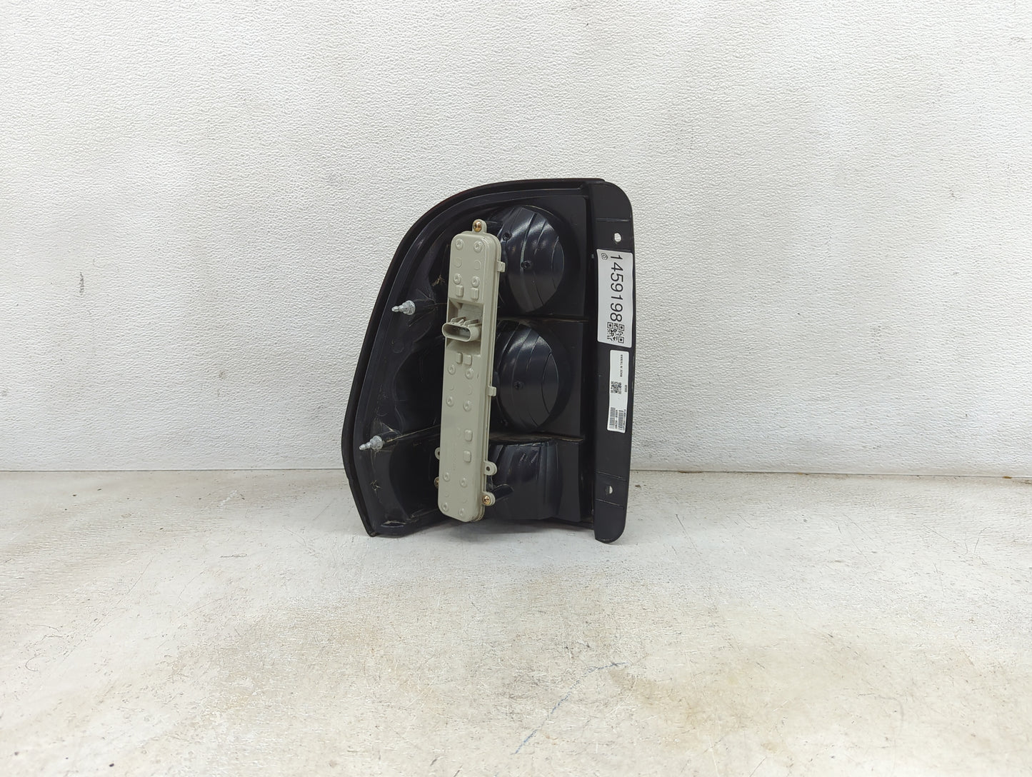 2002-2009 Chevrolet Trailblazer Tail Light Assembly Passenger Right OEM P/N:GM236-B000R Fits OEM Used Auto Parts - Oemusedau