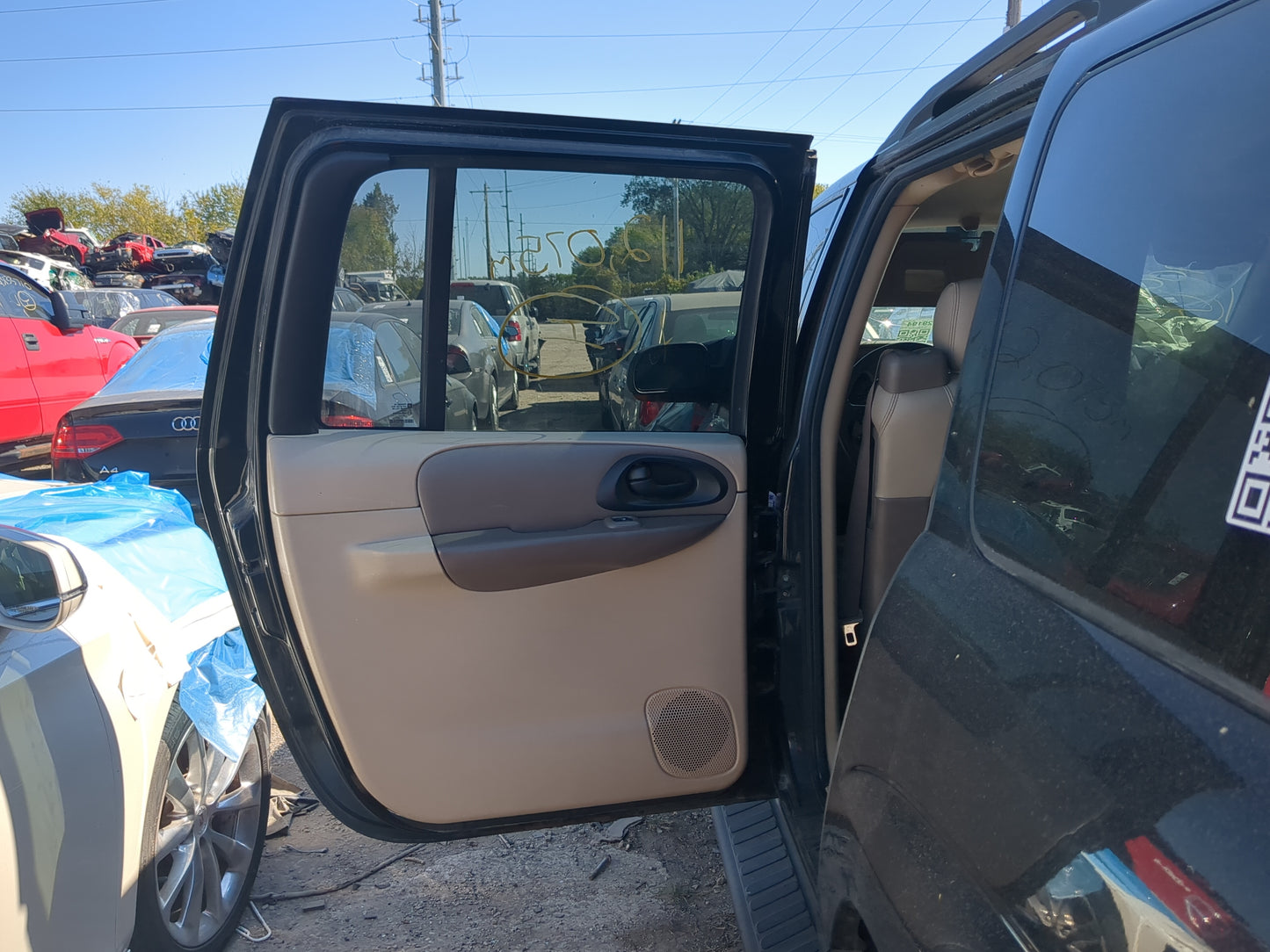 2002-2004 Chevrolet Trailblazer Ext Driver Rear Door Oem - Oemusedautoparts1.com