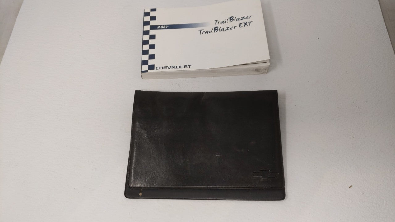 2004 Chevrolet Trailblazer Ext Owners Manual Book Guide OEM Used Auto Parts - Oemusedautoparts1.com