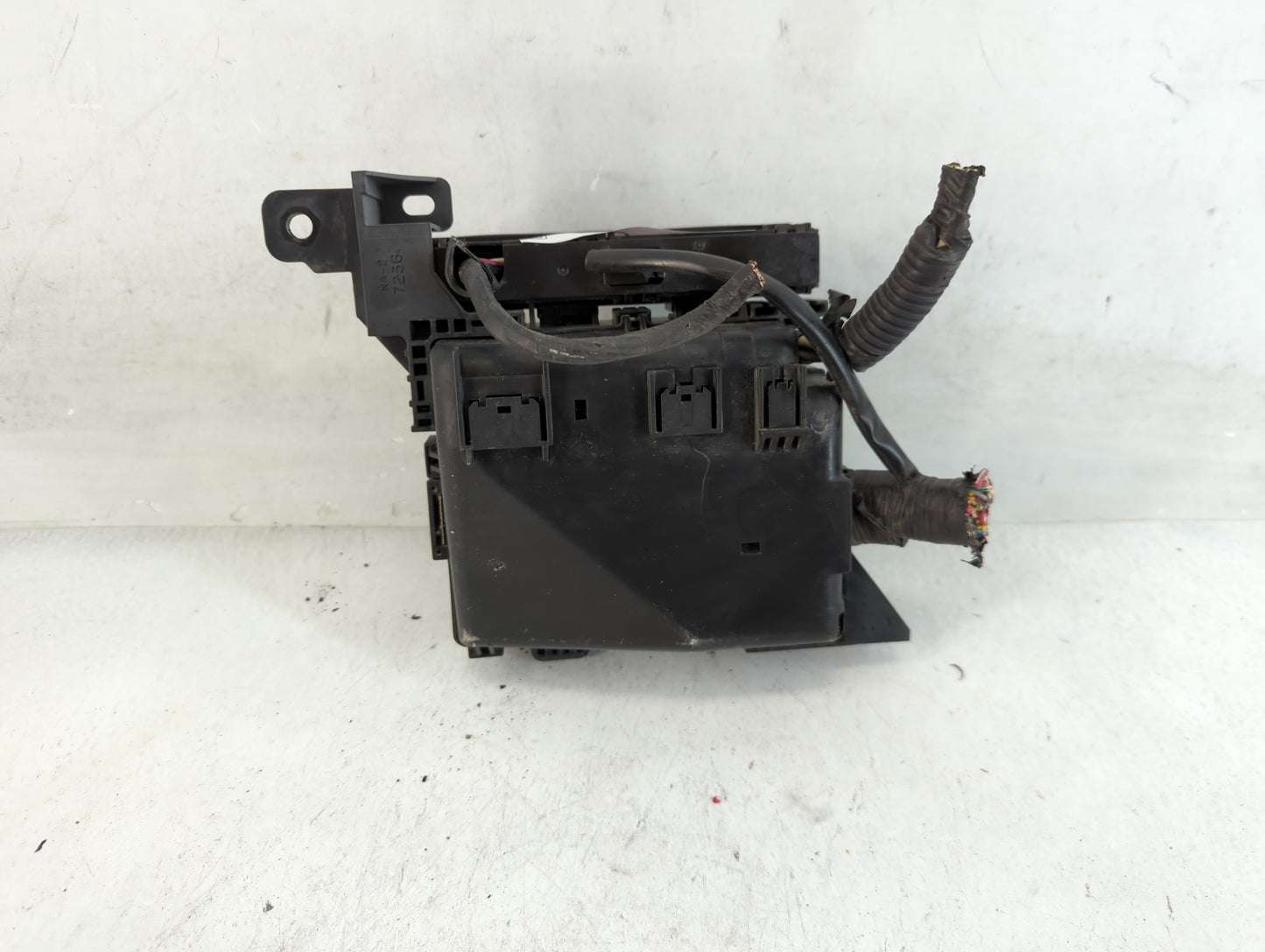 2003-2005 Chrysler Sebring Fusebox Fuse Box Panel Relay Module Fits Fits 2003 2004 2005 OEM Used Auto Parts - Oemusedautopar