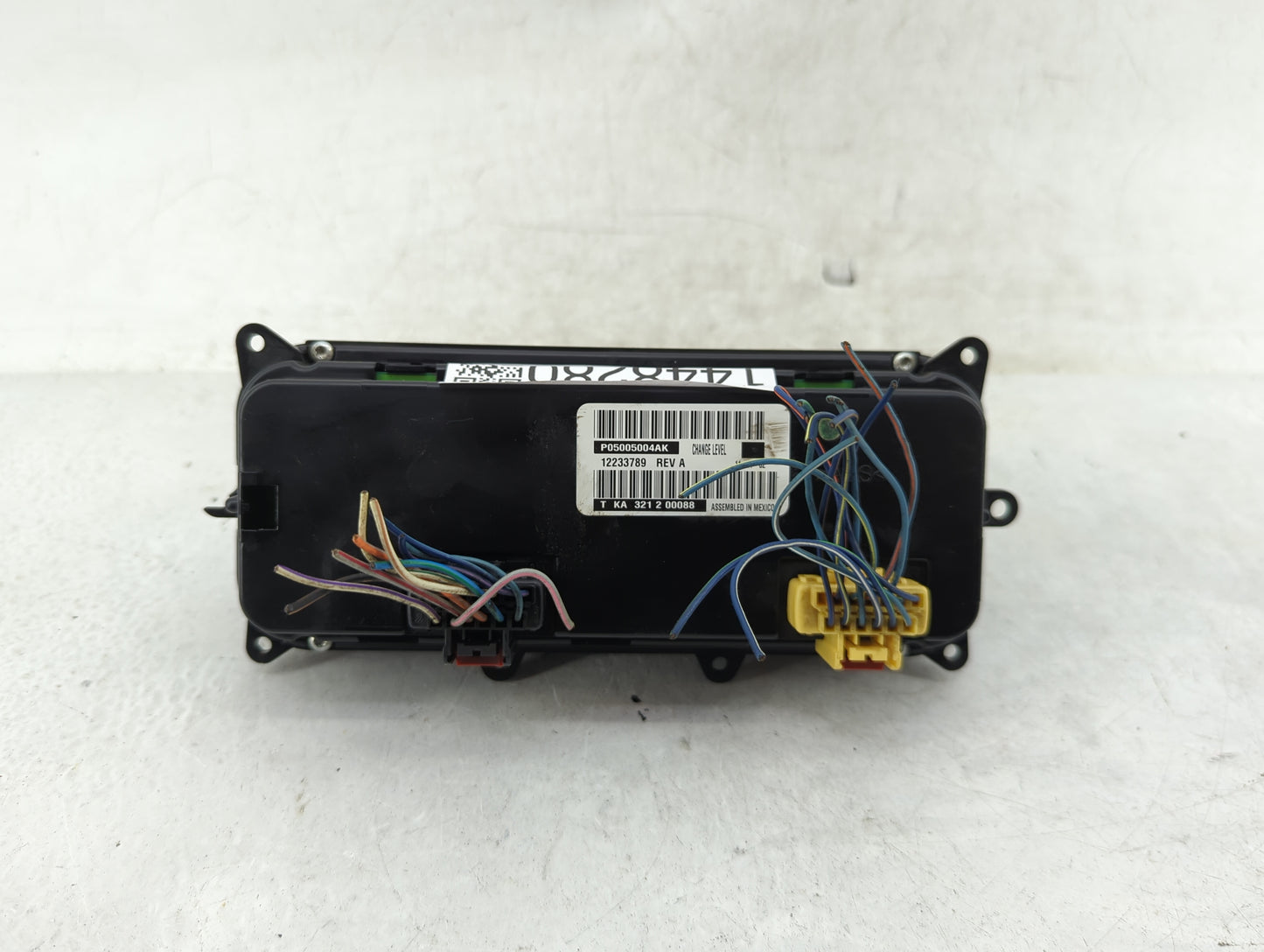 2004 Chrysler Town & Country Climate Control Module Temperature AC/Heater Replacement P/N:12233789 P05005004AK Fits OEM Used