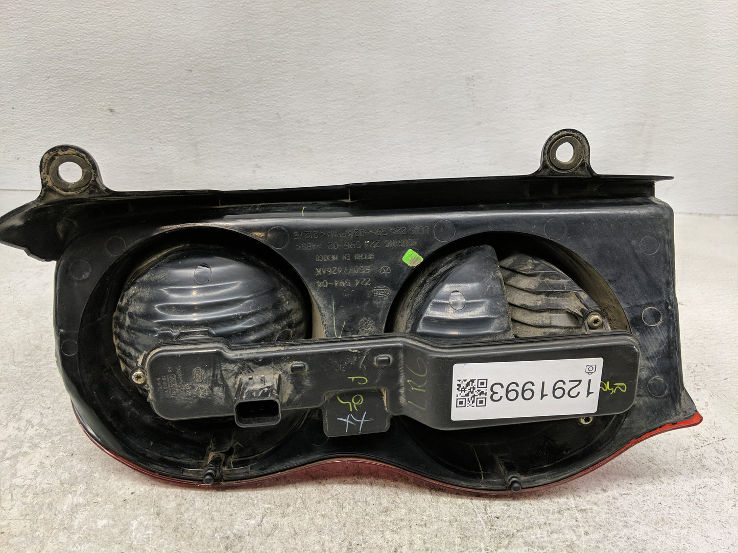 2004-2009 Dodge Durango Tail Light Assembly Passenger Right OEM P/N:224 598-02 Fits Fits 2004 2005 2006 2007 2008 2009 OEM U