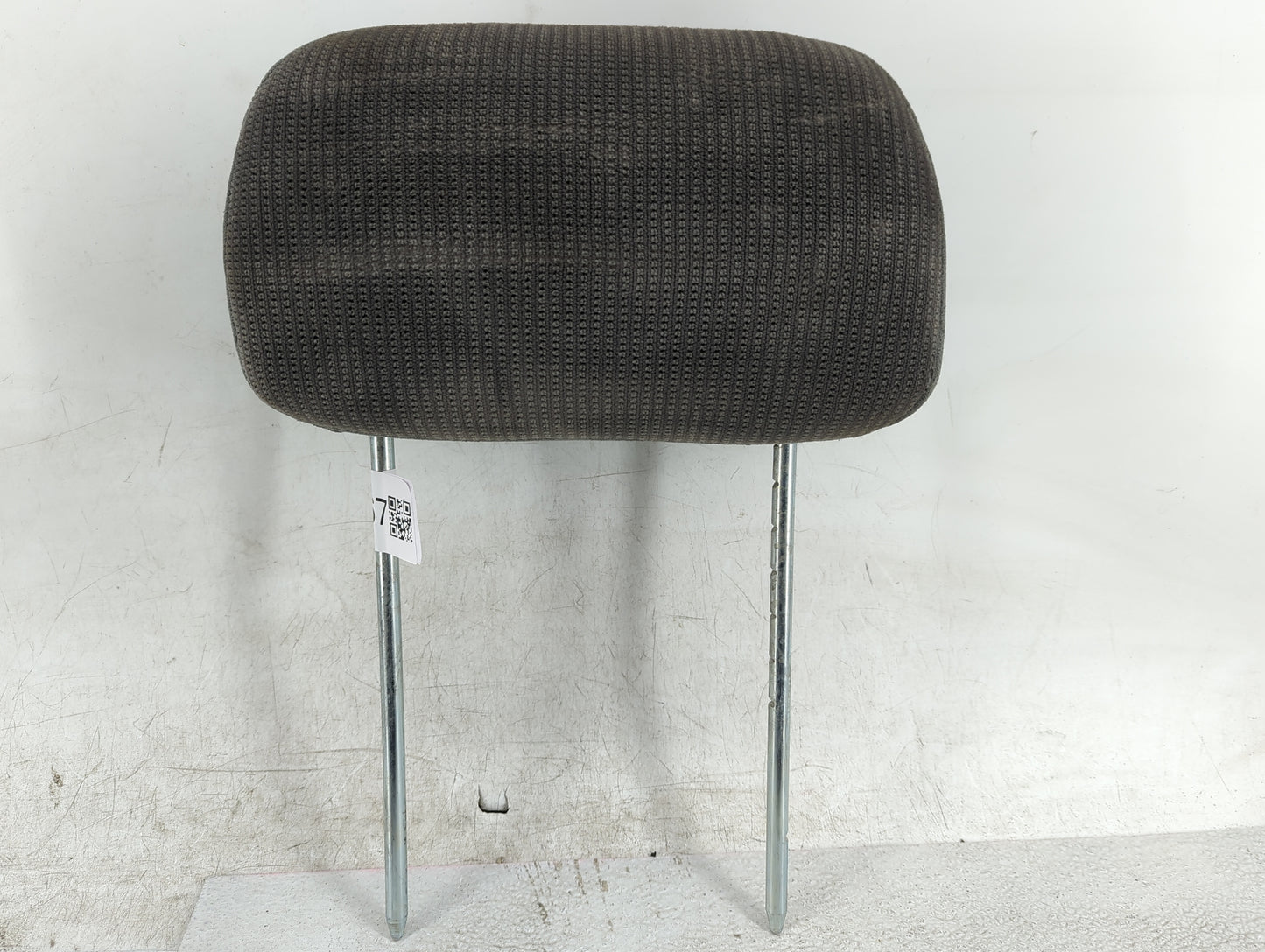 2004-2006 Dodge Durango Headrest Head Rest Rear Seat Fits Fits 2004 2005 2006 OEM Used Auto Parts - Oemusedautoparts1.com