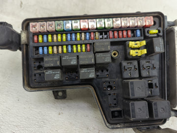 2002-2005 Dodge Ram 1500 Fusebox Fuse Box Panel Relay Module P/N:P65061039AD Fits Fits 2002 2003 2004 2005 OEM Used Auto Parts