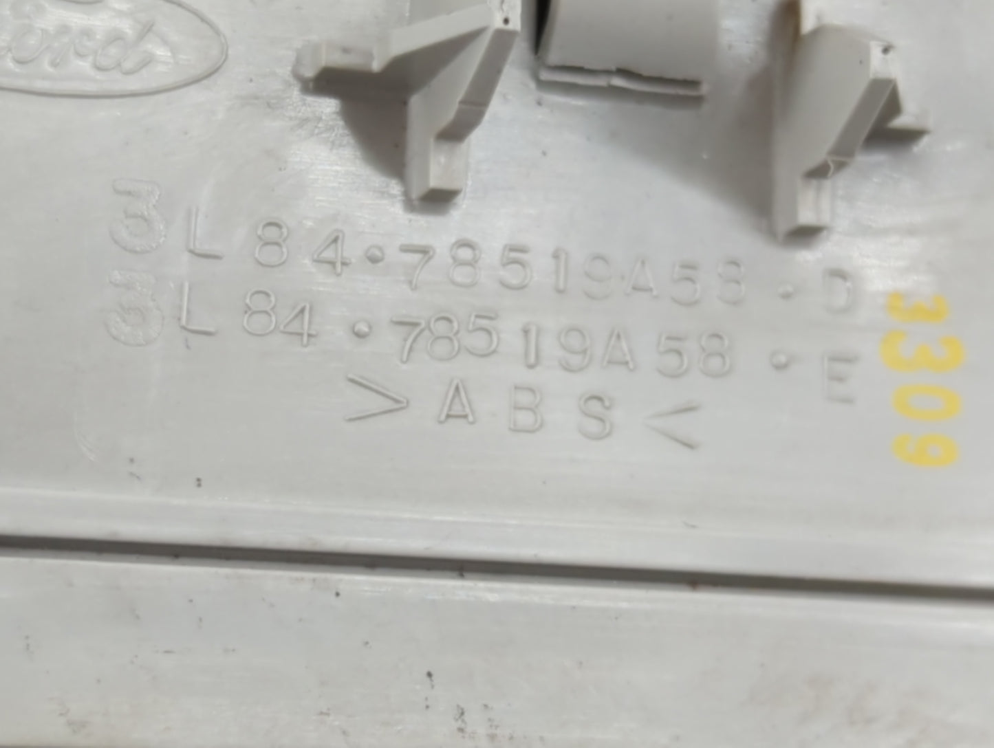 2004 Ford Escape Overhead Roof Console - Oemusedautoparts1.com