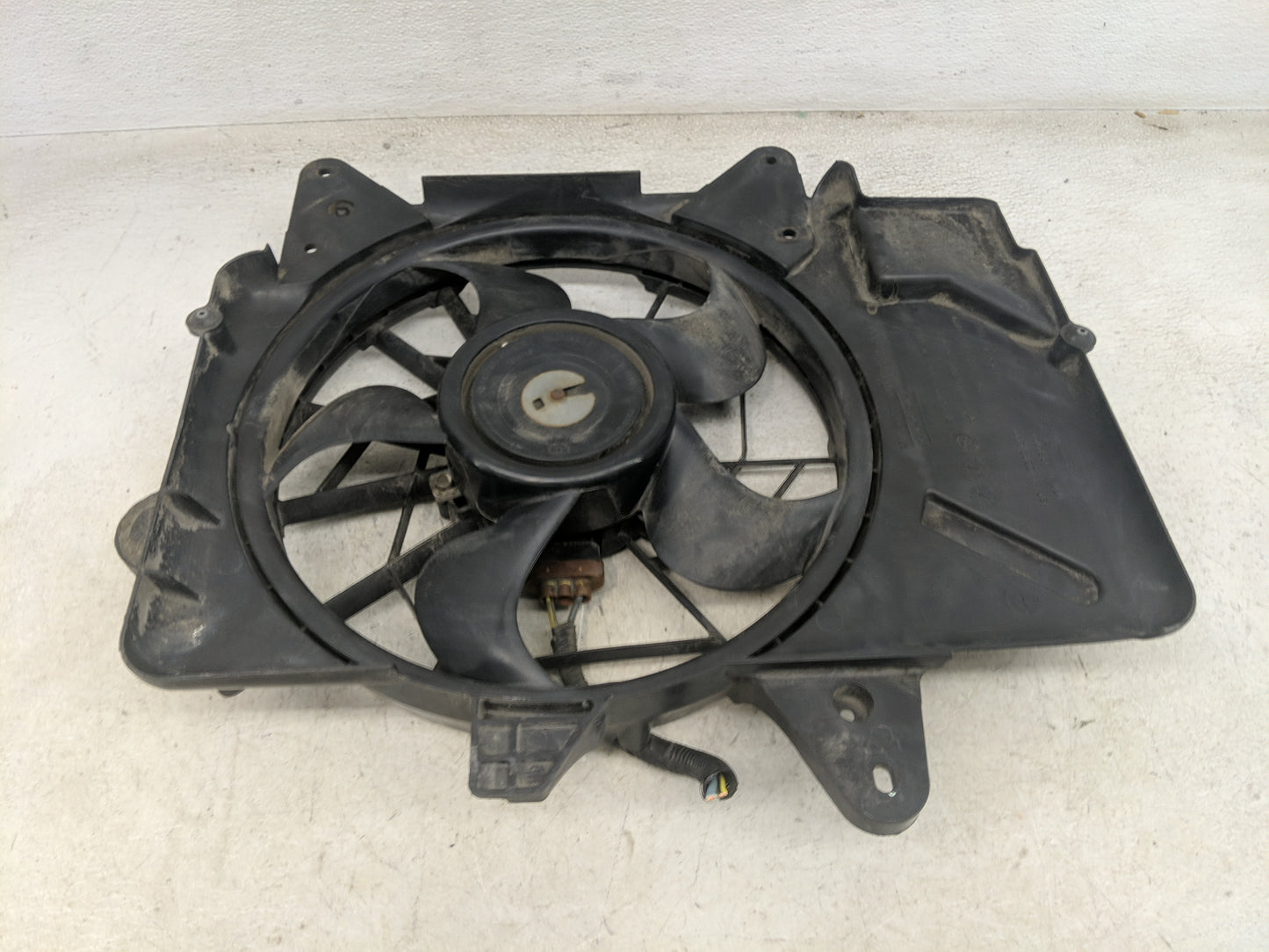 2001-2004 Ford Escape Electric Radiator Cooling Fan Motor Assembly - Oemusedautoparts1.com