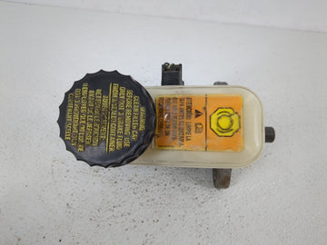 2001-2004 Ford Escape Brake Master Cylinder 864508