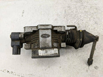 2004 Ford Expedition Throttle Body P/N:F4SF 9B989 Fits Fits 2000 2001 2002 2003 OEM Used Auto Parts