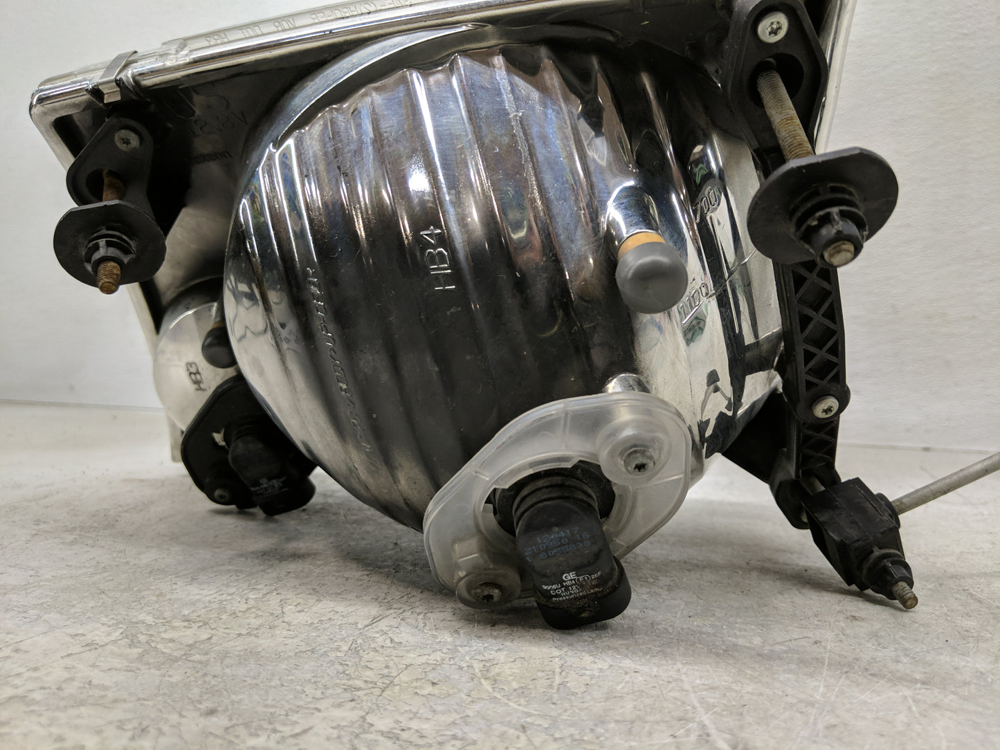 2002-2005 Ford Explorer Passenger Right Oem Head Light Headlight Lamp - Oemusedautoparts1.com