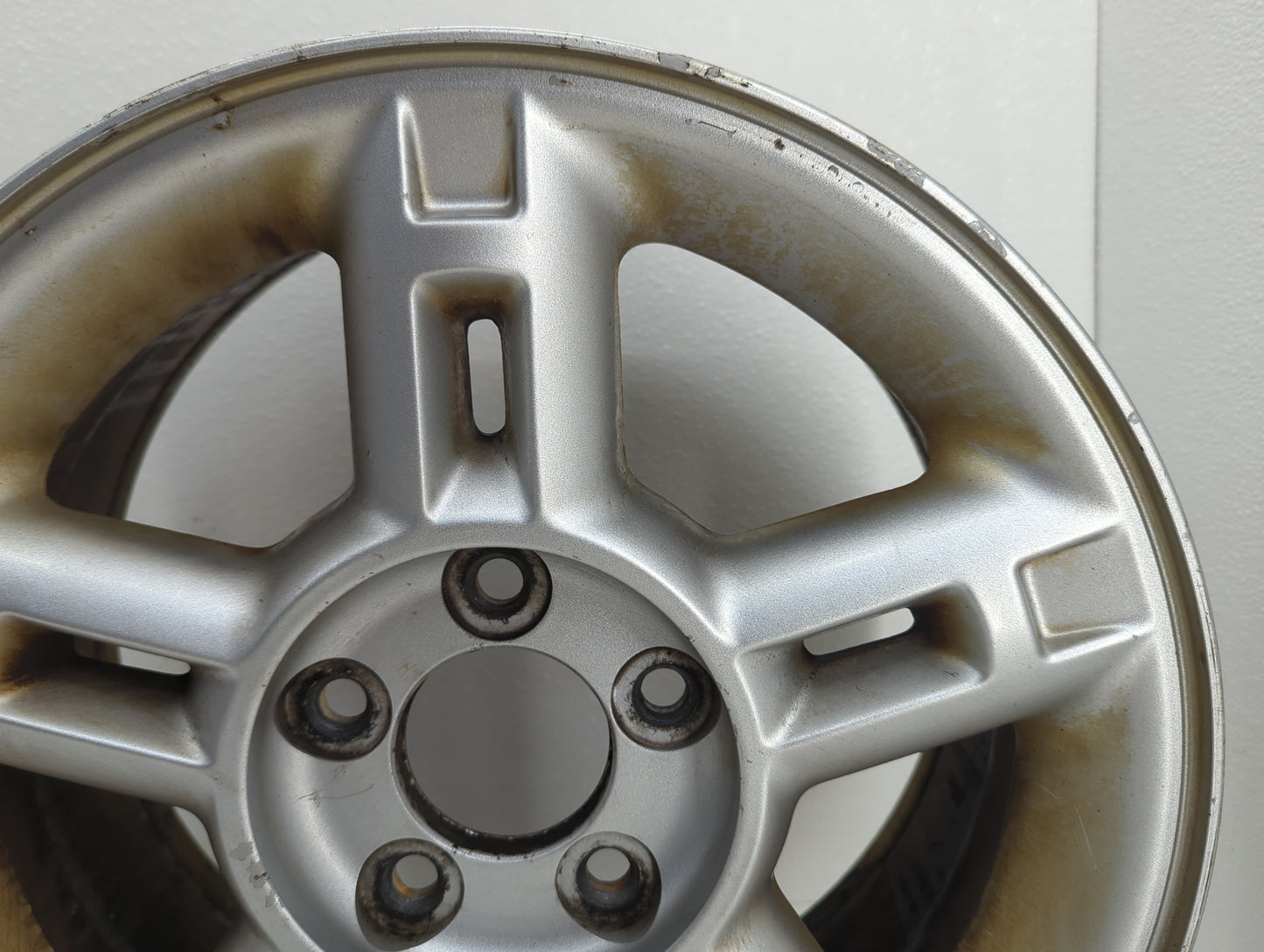 2004-2005 Ford Explorer Oem Wheel Rim 1088438 - Oemusedautoparts1.com