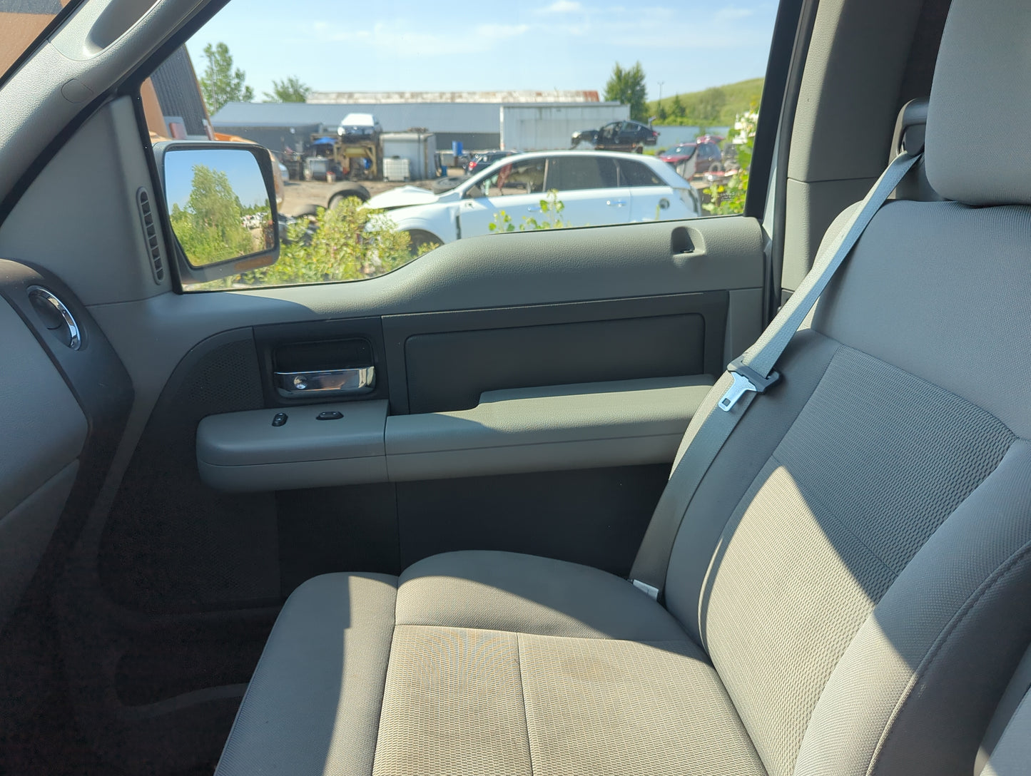 2004 Ford F-150 Front Right Passenger Interior Door Panel Trim - Oemusedautoparts1.com