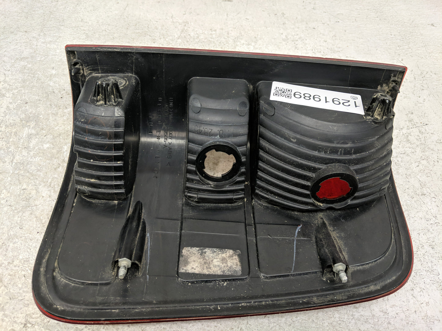 2001-2004 Ford F-150 Tail Light Assembly Driver Left OEM P/N:4L34-13B505-A Fits Fits 2001 2002 2003 2004 OEM Used Auto Parts