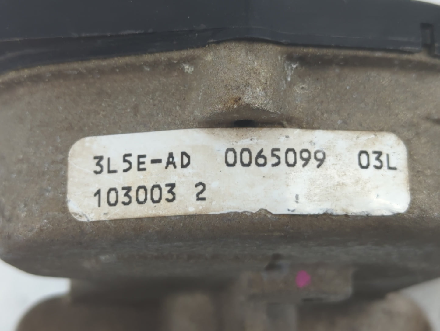 2000-2004 Ford F-150 Throttle Body P/N:103003 2 0065099, 3L5E-AD Fits Fits 2000 2001 2002 2003 2004 OEM Used Auto Parts - Oe