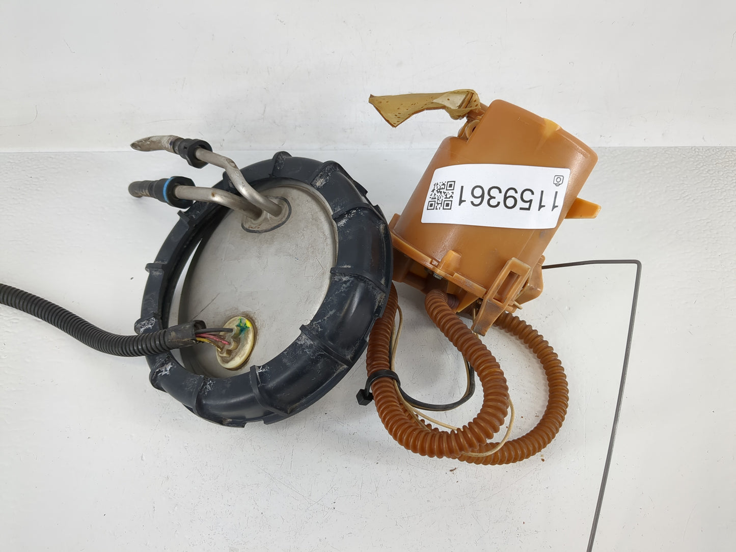 1999-2004 Ford F-250 Super Duty Electrical Gas Fuel Pump Assembly - Oemusedautoparts1.com
