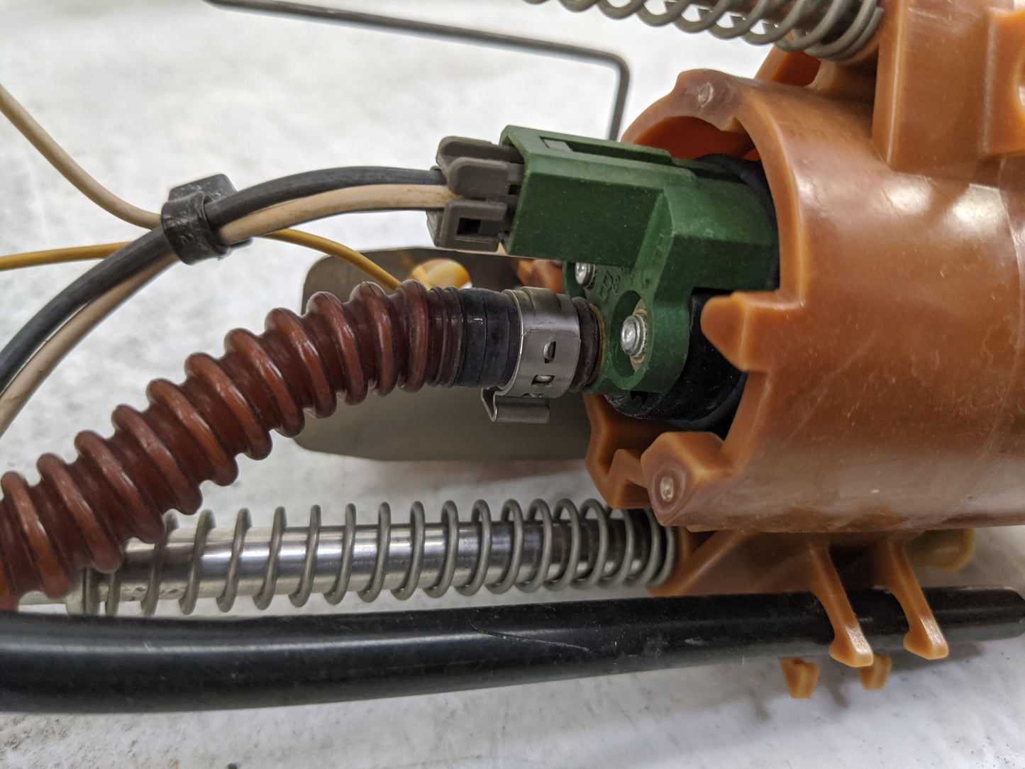 Ford F150 Electrical Gas Fuel Pump Assembly 1479712 - Oemusedautoparts1.com