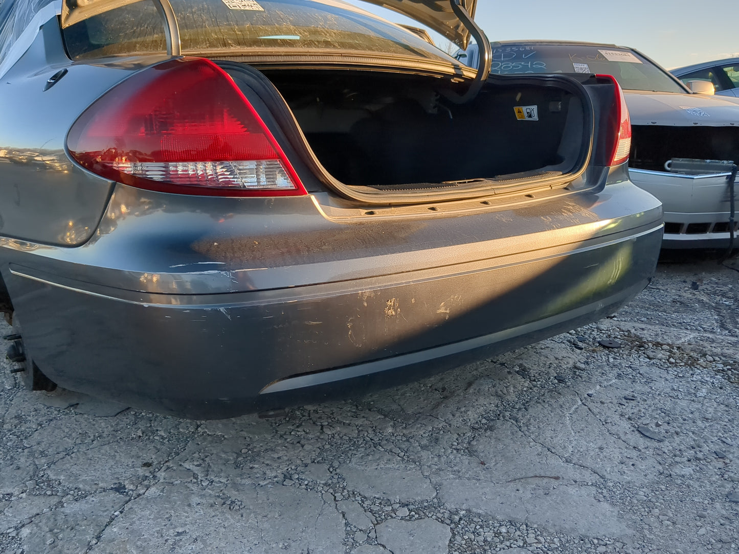2004-2007 Ford Taurus Rear Bumper Assembly Oem - Oemusedautoparts1.com