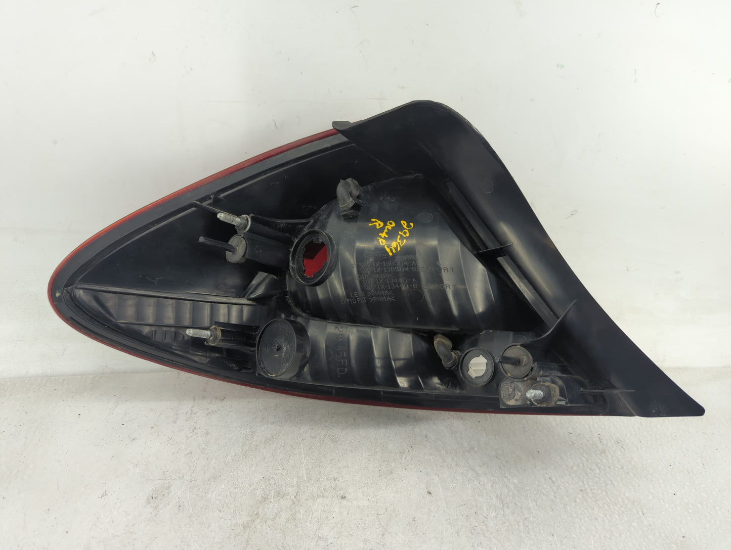 2004-2007 Ford Taurus Tail Light Assembly Passenger Right OEM Fits Fits 2004 2005 2006 2007 OEM Used Auto Parts - Oemusedaut