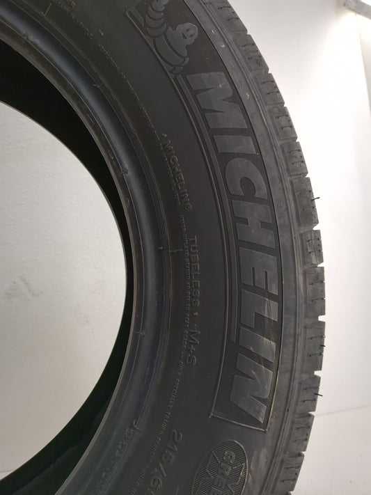 Used Tire 215/65R16 MICHELIN DEFENDER XT 98T - Tread Depth 8.5/32
