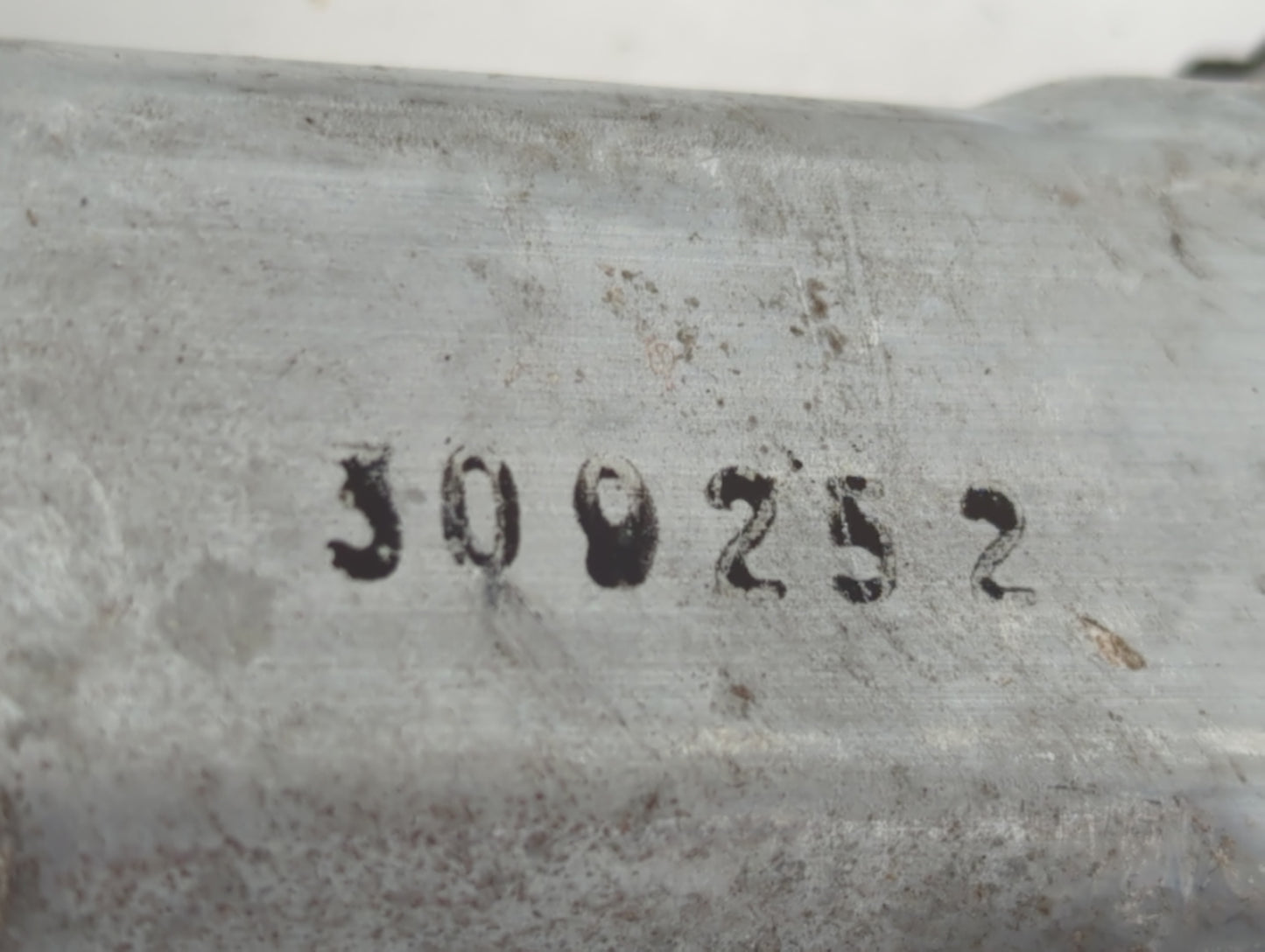 2002-2006 Honda Cr-v Driver Left Front Window Regulator - Oemusedautoparts1.com