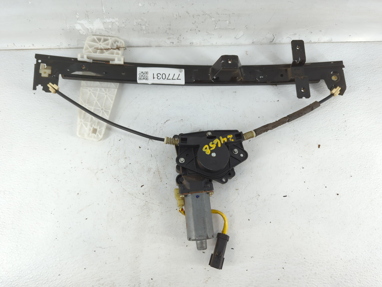 2000-2004 Jeep Grand Cherokee Driver Left Front Window Regulator 777031 - Oemusedautoparts1.com