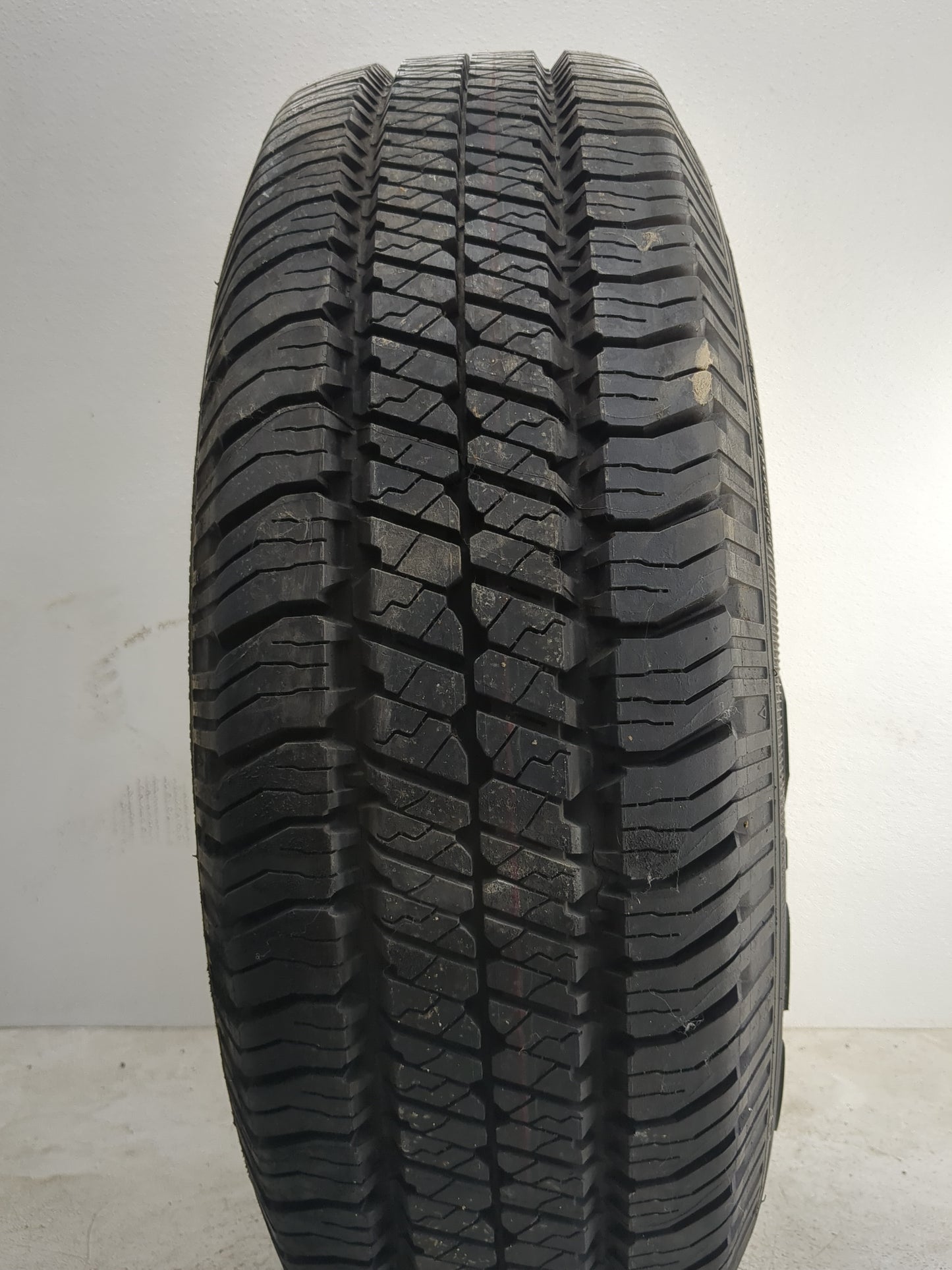 Used Tire P235/70R16 GOODYEAR WRANGLER SR-A 104S - Tread Depth 14.5/32 - Oemusedautoparts1.com