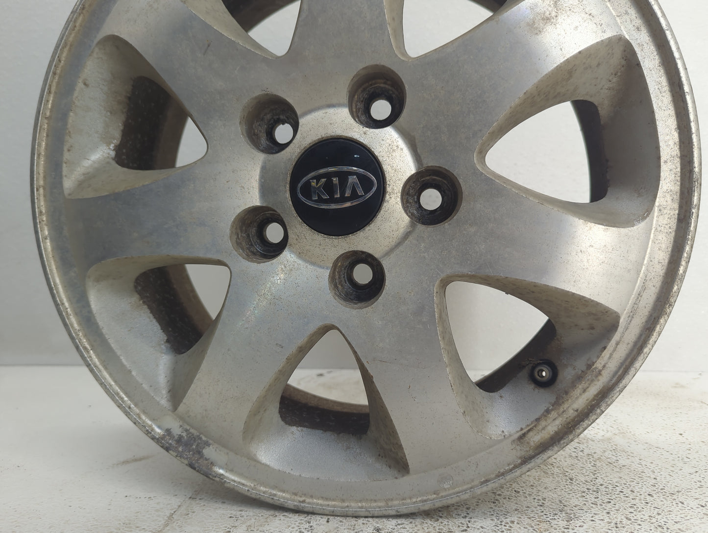 2004-2005 Kia Sedona Oem Wheel Rim 1092325 - Oemusedautoparts1.com